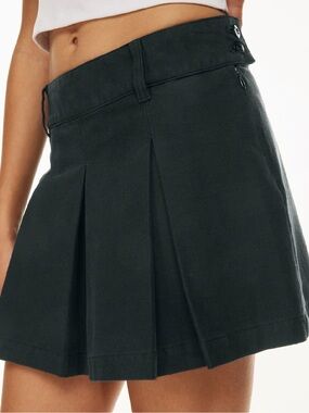 Aritzia Wilfred Free Black Pleated Skort with Waistband Detail Rodeo Skirt 4855